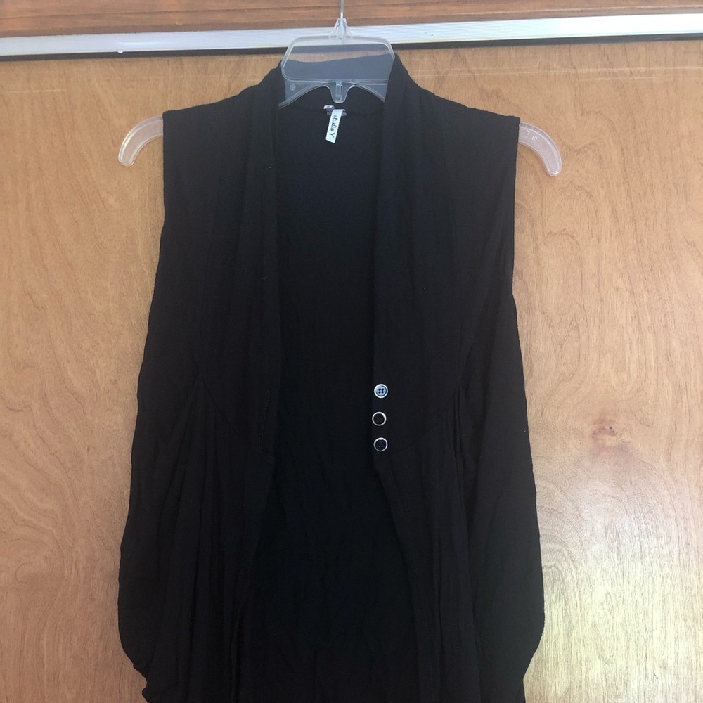 Black Studio Y Vest Medium